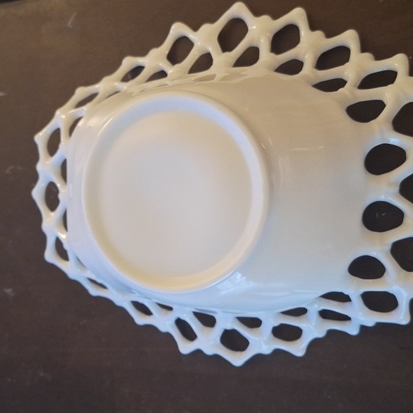 Vintage Doric Lace Milk Glass Bowl Wedding Centerpiece - Picture 6 of 7